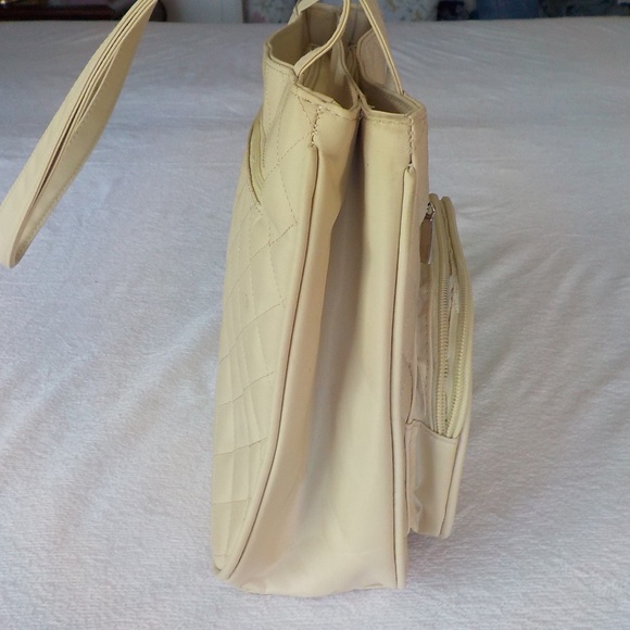 NEW Cream Quilt Shoulder Bag - Picture 5 of 12